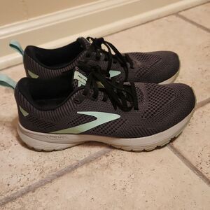 Brooks Women's Revel 5 Gray & Blue Sneakers Size 8